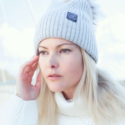 Mulberry Silk-Lined Slim Ribbed Beanie – Cashmere Blend with Removable Pom Pom -Grey