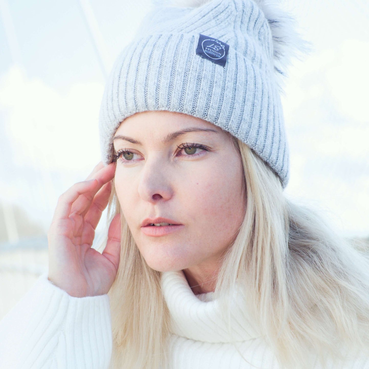 Mulberry Silk-Lined Slim Ribbed Beanie – Cashmere Blend with Removable Pom Pom -Black