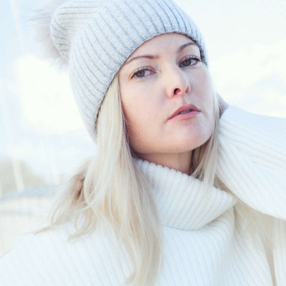 Mulberry Silk-Lined Slim Ribbed Beanie – Cashmere Blend with Removable Pom Pom -Grey