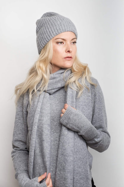 Classic Ribbed Cashmere Crewneck Sweater - Beige